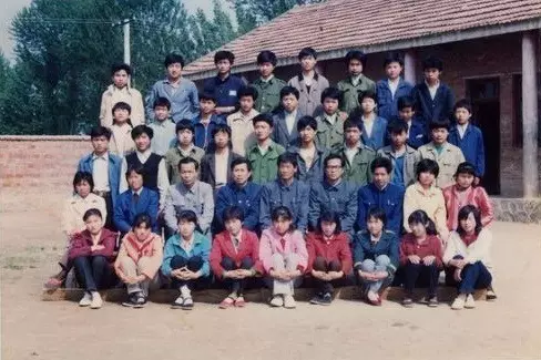 70、80、90后开学第一天的样子！你还记得吗？看哭了…..